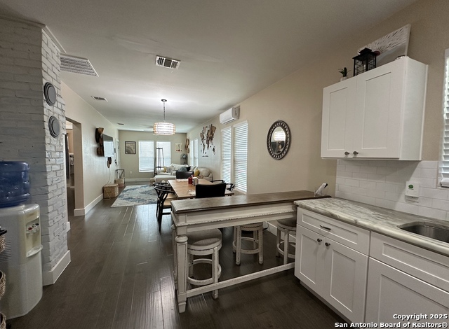 Image 9 of 17 For 422 Olive S
