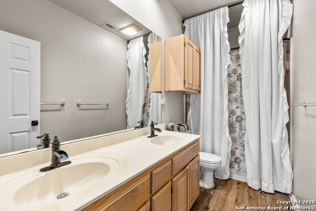 Image 21 of 50 For 19418 Encino Summit