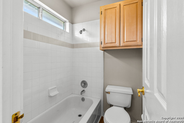 Image 31 of 50 For 19418 Encino Summit