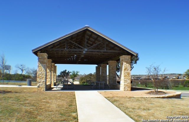 Listing photo id 37 for 816 Alpino