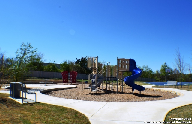 Listing photo id 38 for 816 Alpino