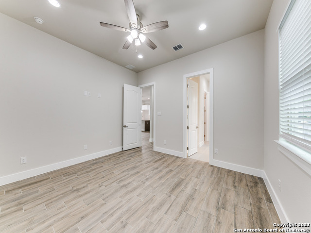 Image 21 of 25 For 11158 Vance Jackson Rd  17