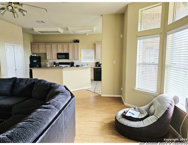 Listing photo id 2 for 16634 Millridge