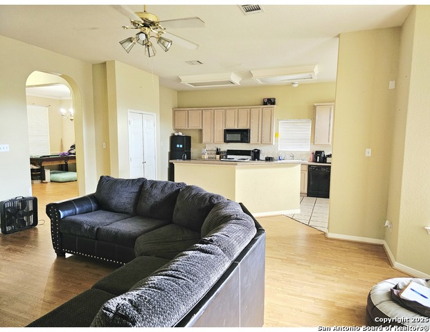 Listing photo id 4 for 16634 Millridge