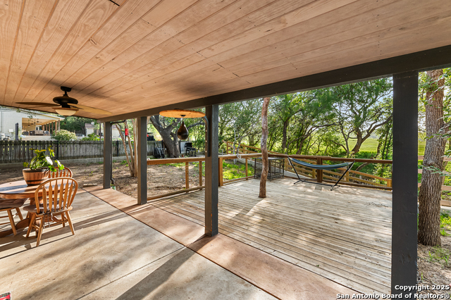 Listing photo id 11 for 115 River Trail