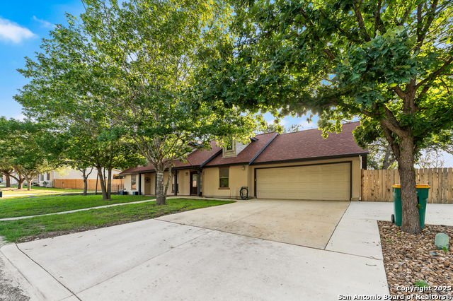 Listing photo id 0 for 115 River Trail