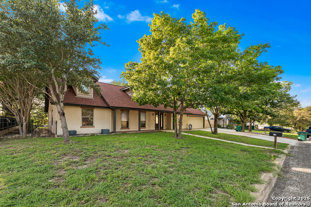 Listing photo id 1 for 115 River Trail