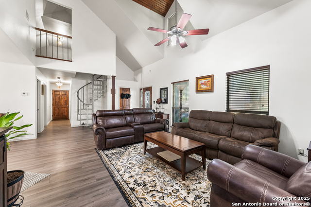 Listing photo id 3 for 115 River Trail
