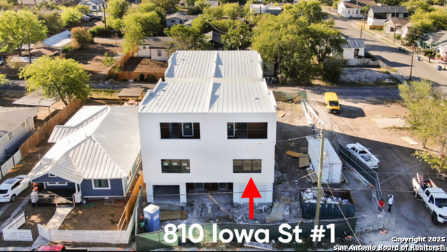 Image 24 of 27 For 810 Iowa St  1