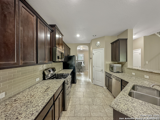 Listing photo id 9 for 6847 Briscoe Mill