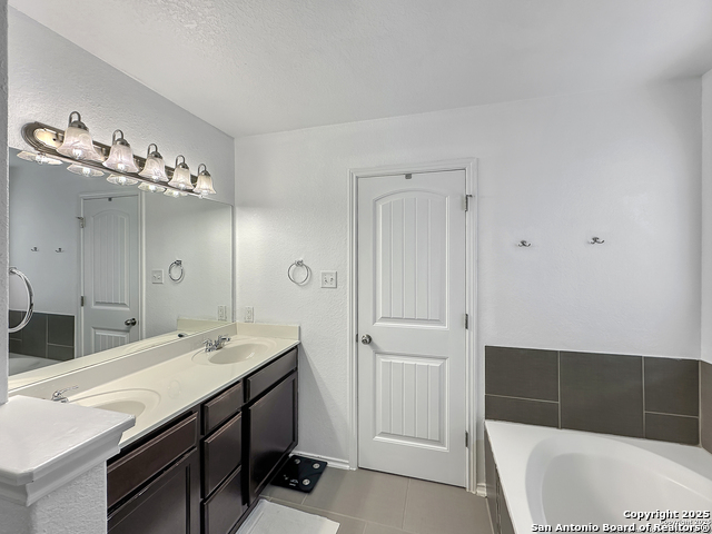 Listing photo id 14 for 6847 Briscoe Mill