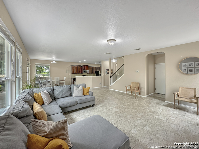 Listing photo id 5 for 6847 Briscoe Mill
