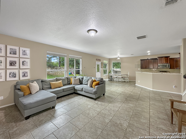 Listing photo id 6 for 6847 Briscoe Mill