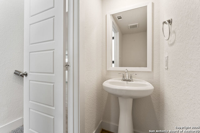 Listing photo id 12 for 9619 Stillwater