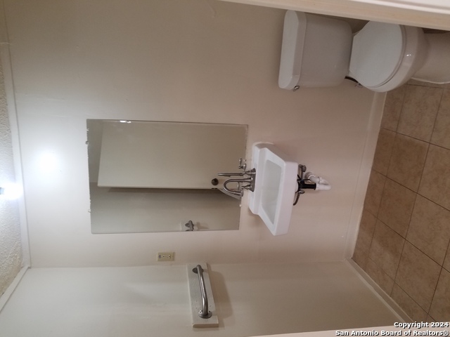 Image 17 of 19 For 600 Monticello Ct  3