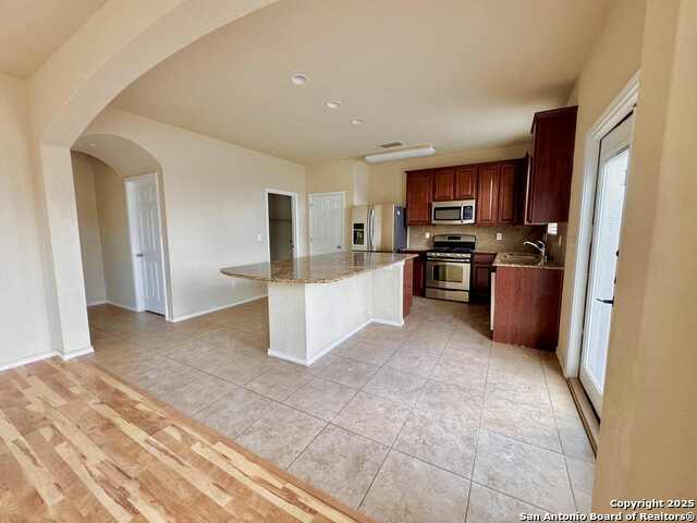Image 8 of 22 For 3410 York Crest