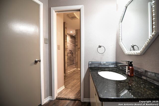 Image 13 of 28 For 10819 Crown View S