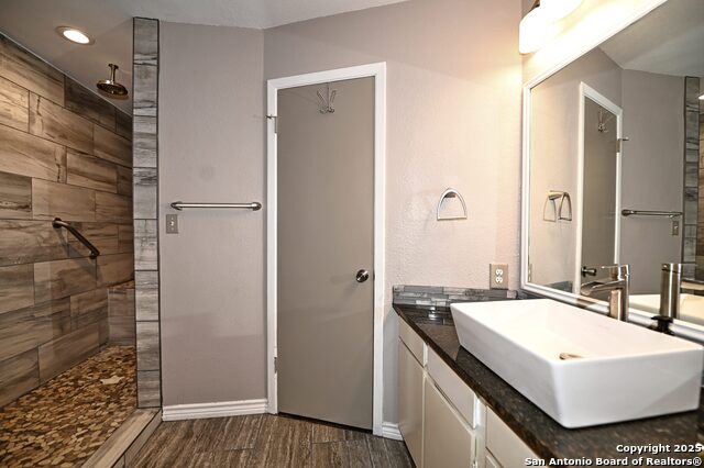 Image 15 of 28 For 10819 Crown View S