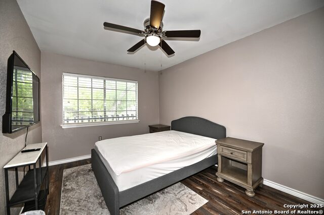 Image 21 of 28 For 10819 Crown View S