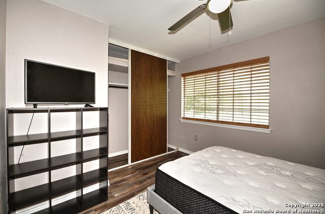 Image 24 of 28 For 10819 Crown View S