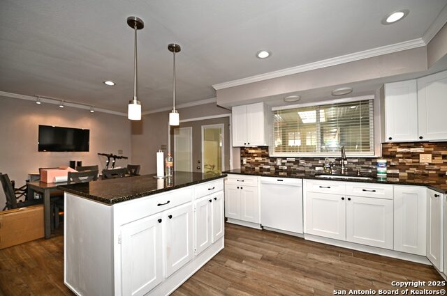 Image 4 of 28 For 10819 Crown View S
