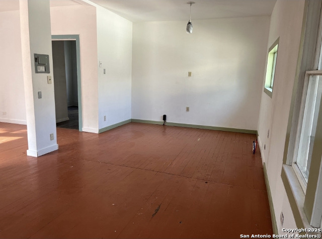 Listing photo id 1 for 508 Grayson E