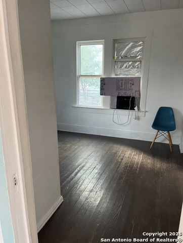 Listing photo id 6 for 508 Grayson E