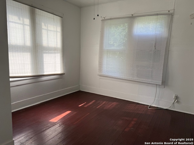 Listing photo id 2 for 506 Grayson E