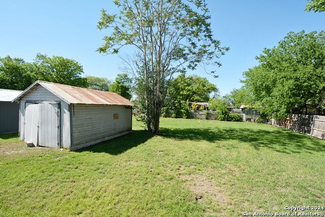 Image 17 of 20 For 122 Perryman St