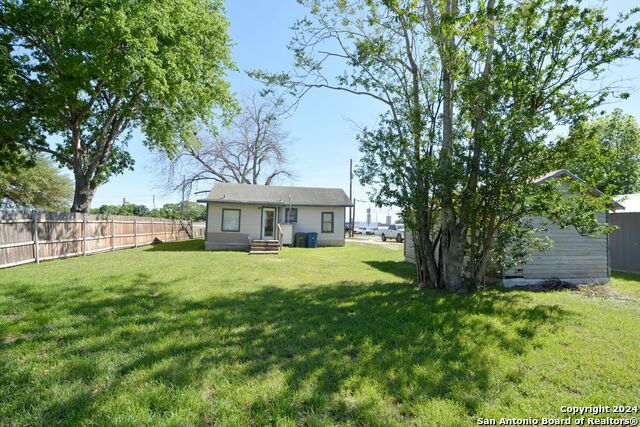 Image 18 of 20 For 122 Perryman St