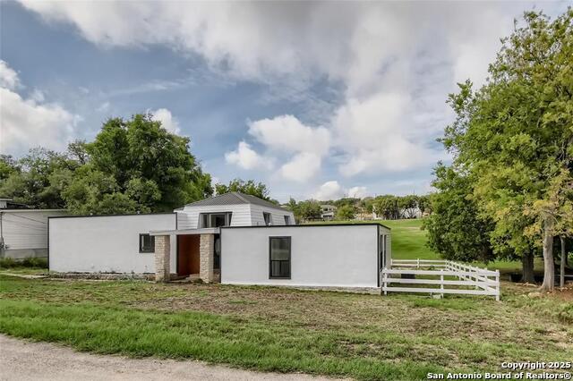 Listing photo id 0 for 20707 Greenpark