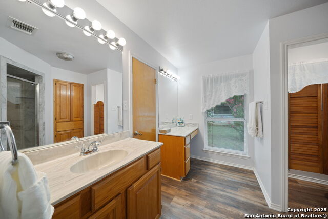 Listing photo id 13 for 128 Village Path