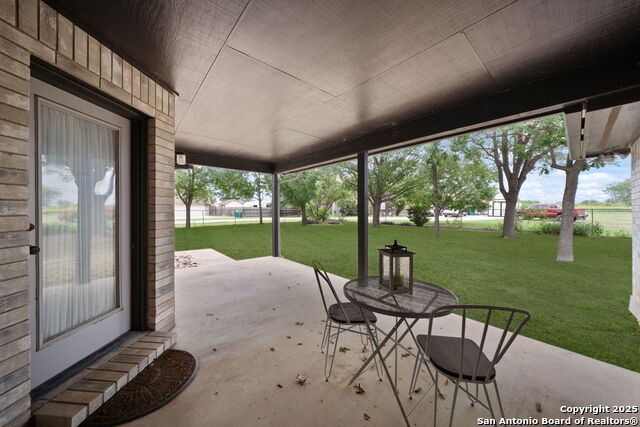 Listing photo id 20 for 128 Village Path