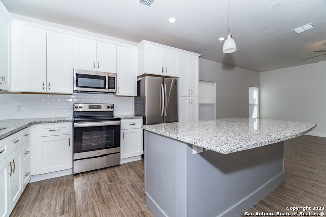 Image 11 of 30 For 2747 Del Pilar Dr