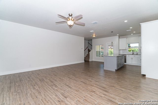 Image 6 of 30 For 2747 Del Pilar Dr