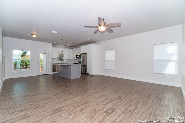 Image 7 of 30 For 2747 Del Pilar Dr
