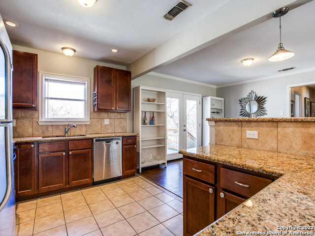 Listing photo id 9 for 115 Blakeley Dr