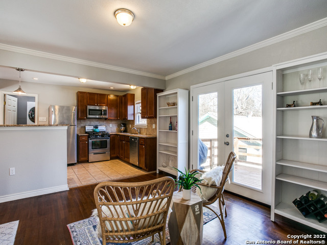 Listing photo id 10 for 115 Blakeley Dr