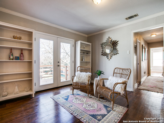 Listing photo id 12 for 115 Blakeley Dr