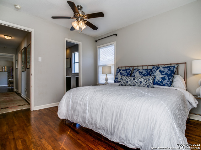 Listing photo id 13 for 115 Blakeley Dr