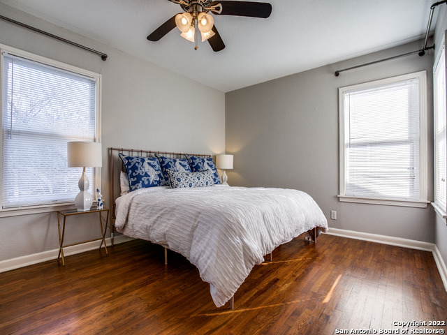 Listing photo id 14 for 115 Blakeley Dr