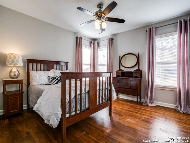 Listing photo id 17 for 115 Blakeley Dr