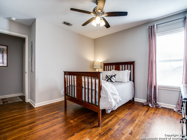 Listing photo id 18 for 115 Blakeley Dr