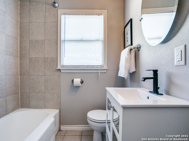 Listing photo id 19 for 115 Blakeley Dr
