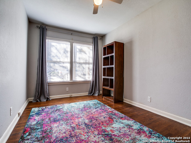 Listing photo id 20 for 115 Blakeley Dr