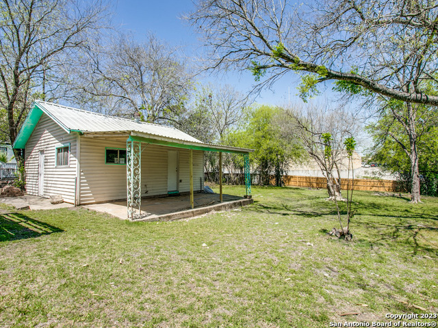 Listing photo id 23 for 115 Blakeley Dr