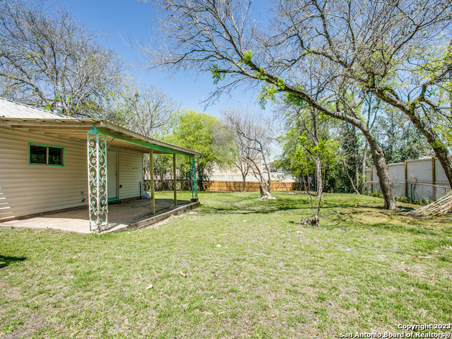 Listing photo id 24 for 115 Blakeley Dr