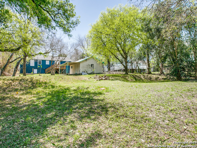 Listing photo id 25 for 115 Blakeley Dr