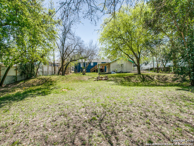 Listing photo id 26 for 115 Blakeley Dr