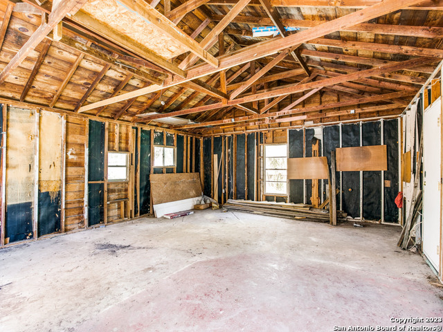 Listing photo id 27 for 115 Blakeley Dr